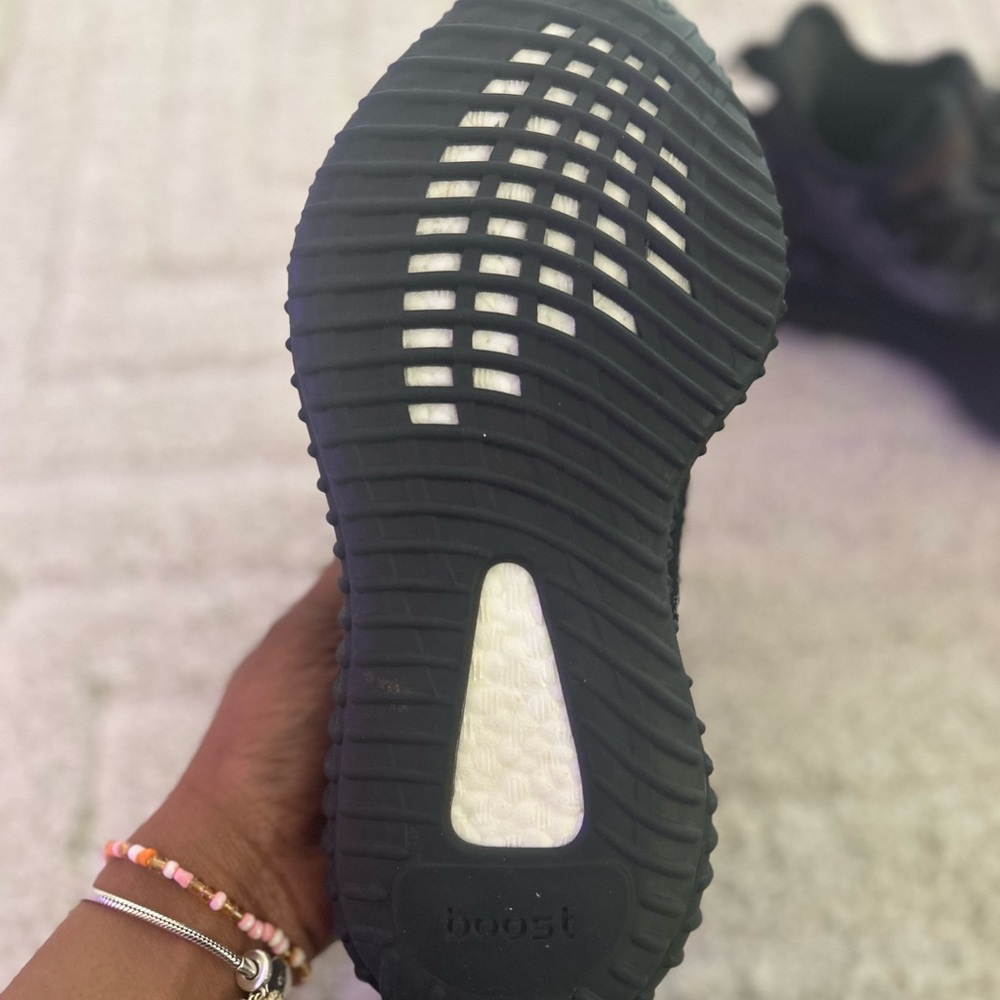 Adidas Yeezy - Picture 3 of 5